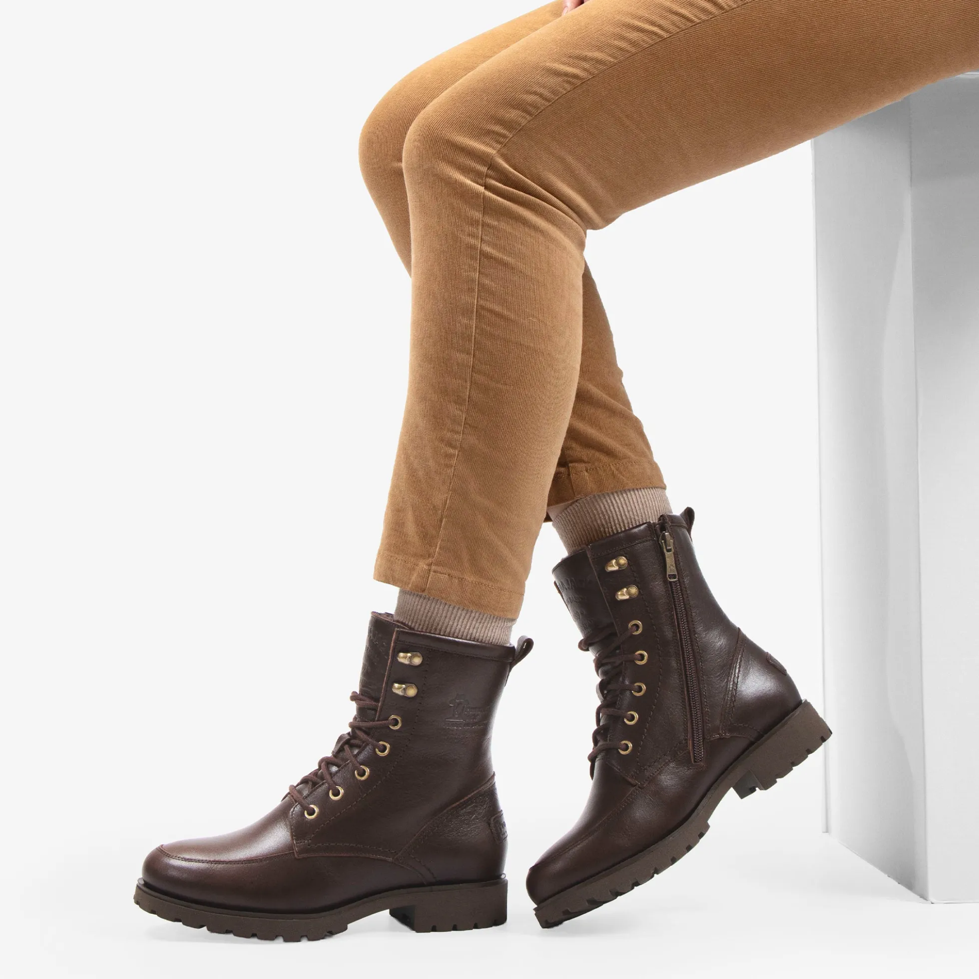 Altea Igloo Botas de piel con forro interior de pelo natural.