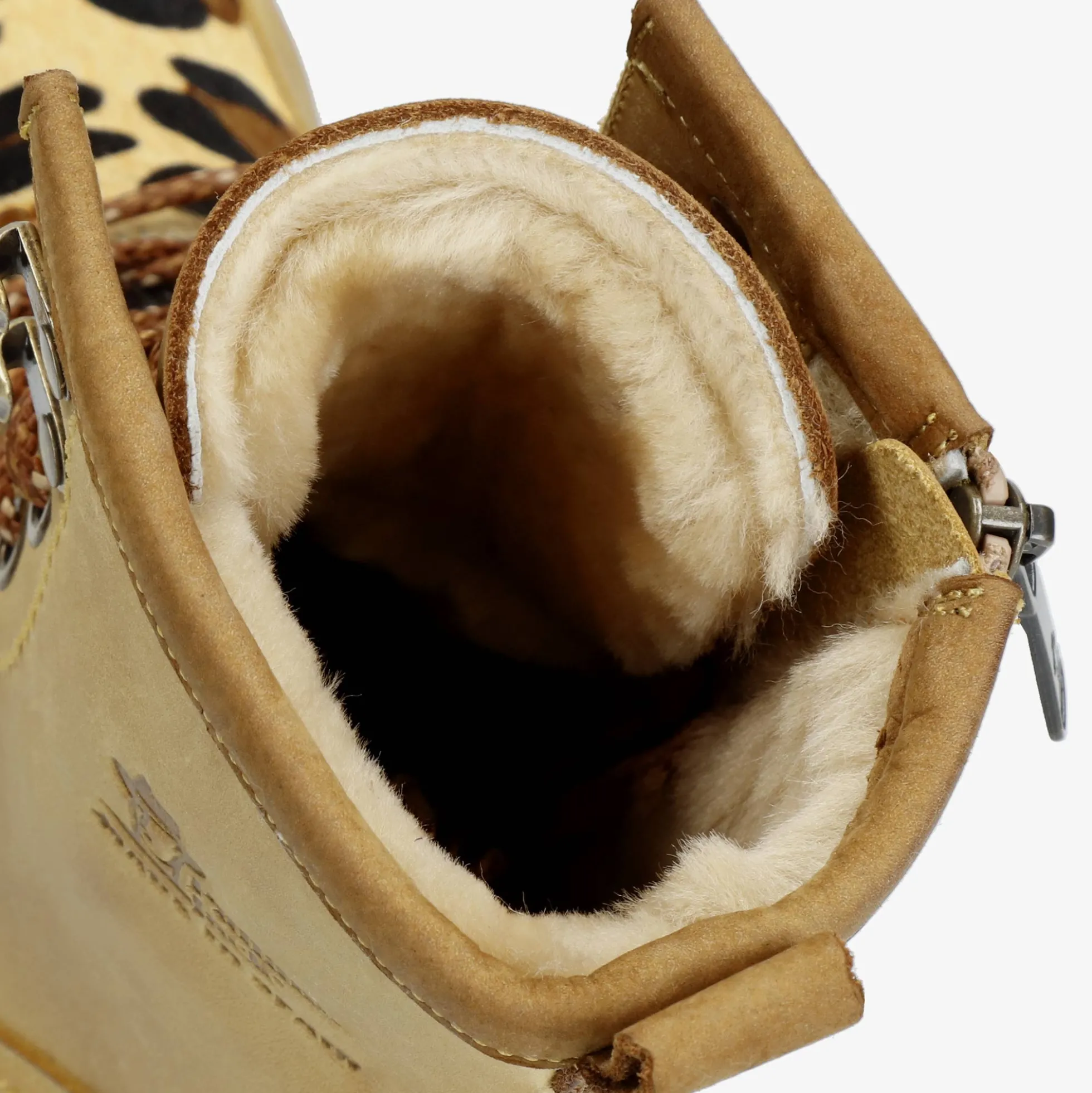 Altea Igloo Botas de piel con forro interior de pelo natural.