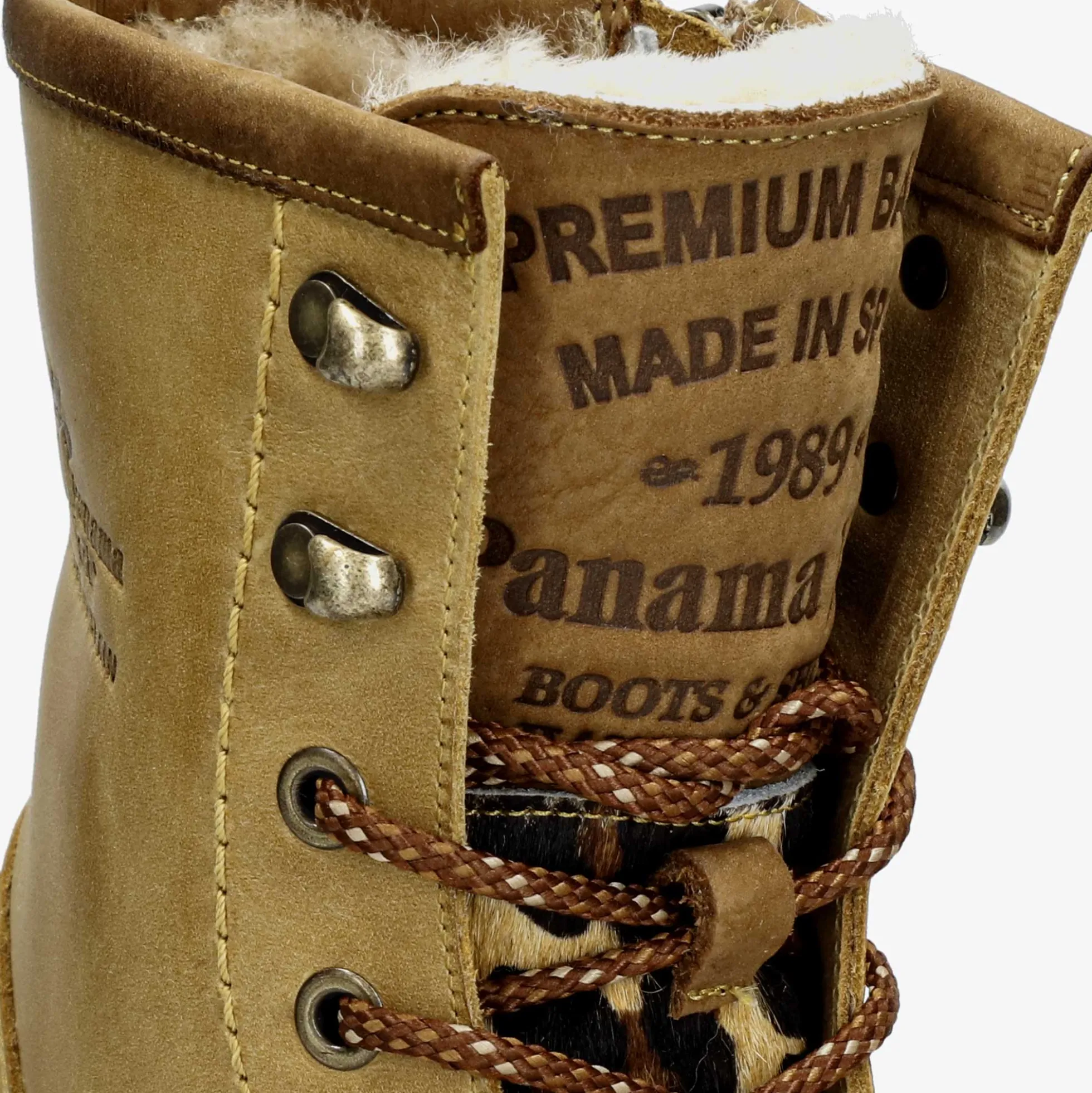 Altea Igloo Botas de piel con forro interior de pelo natural.