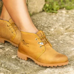 Bota Panama Botín de piel con forro interior de piel.