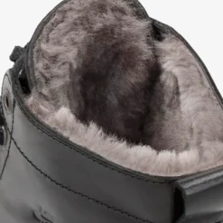 Emery Igloo Botín de piel con forro interior de pelo natural.