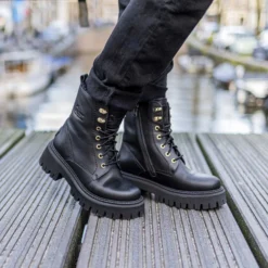 Farai Botas de piel con forro interior de pelo.