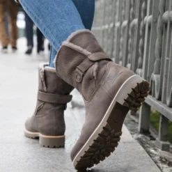 Felia Igloo Botas de piel con forro interior de pelo natural.