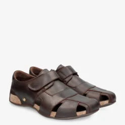 Fletcher Basics Sandalias de piel con forro interior de piel.