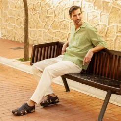 Fletcher Basics Sandalias de piel con forro interior de piel.