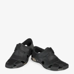 Fletcher Basics Sandalias de piel con forro interior de piel.