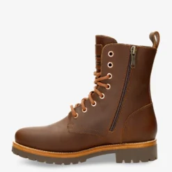 Frisia Botas de piel con forro interior de piel.