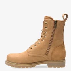 Frisia Botas de piel con forro interior de pelo.