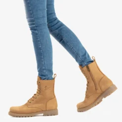 Frisia Botas de piel con forro interior de pelo.