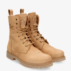 Frisia Botas de piel con forro interior de pelo.