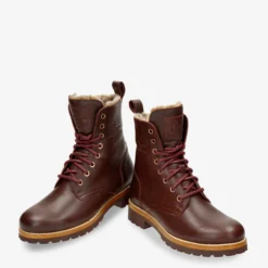 Frisia Botas de piel con forro interior de pelo.