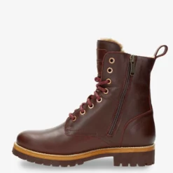 Frisia Botas de piel con forro interior de pelo.