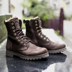 Frisia Botas de piel con forro interior de pelo.