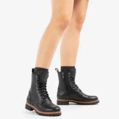 Frisia Botas de piel con forro interior de pelo.