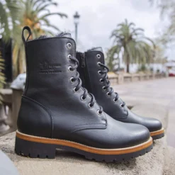 Frisia Botas de piel con forro interior de pelo.