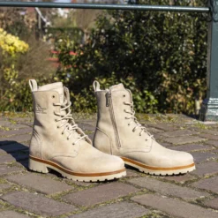 Frisia Botas de piel con forro interior de pelo.