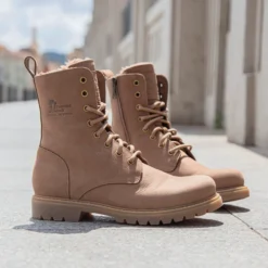 Frisia Botas de piel con forro interior de pelo.