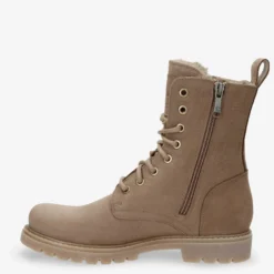 Frisia Botas de piel con forro interior de pelo.