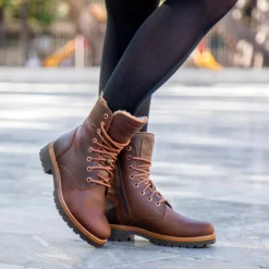 Frisia Botas de piel con forro interior de pelo.
