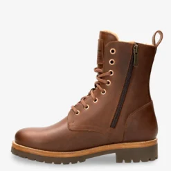 Frisia Botas de piel con forro interior de pelo.
