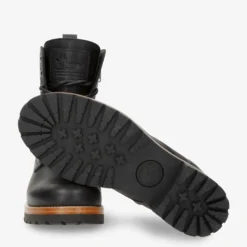 Frisia Botas de piel con forro interior de piel.