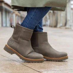 Grace Botas de piel con forro interior de pelo.