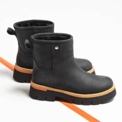 Laia Botas de piel con forro interior de pelo.