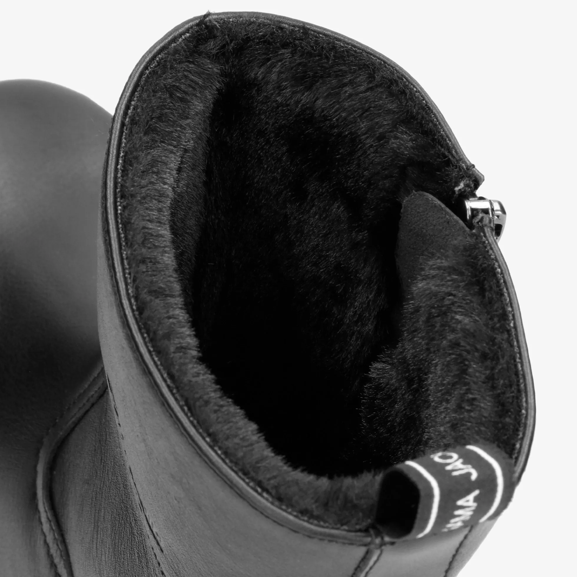 Monovar Botas de piel con forro interior de pelo.