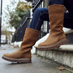 Neck Botas de piel con forro interior de pelo.