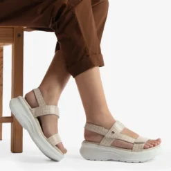 Noor Plaid Sandalias de piel con forro interior de piel.