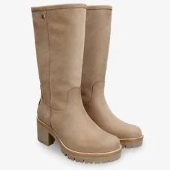 Patricia Botas de piel con forro interior de pelo.