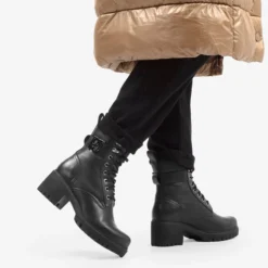 Paz Botas de piel con forro interior de pelo.