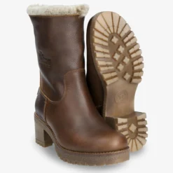Piola Botas de piel con forro interior de pelo.