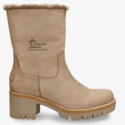 Piola Botas de piel con forro interior de pelo.