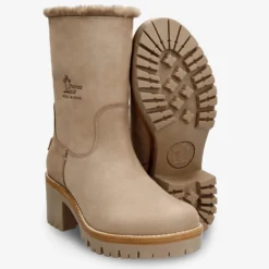 Piola Botas de piel con forro interior de pelo.