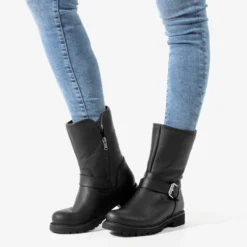 Singapur Botas de piel con forro interior de pelo.